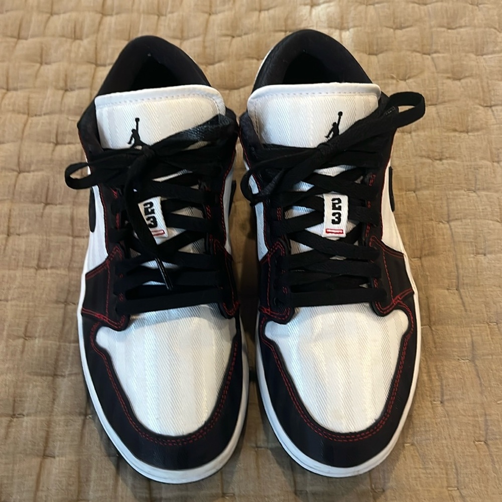 Nike Jordan’s women’s 9.5